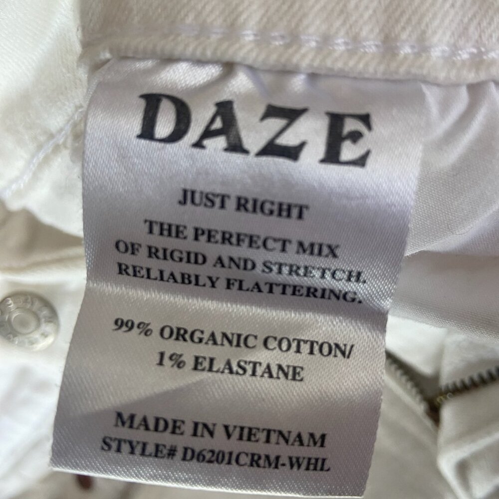 Like NEW Daze Just Right White Raw Hem Straight Jeans Sz 25 - Picture 4 of 4